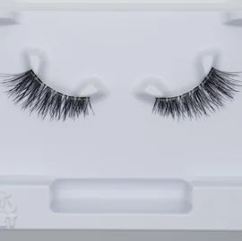 AACT premium lashes on a tray